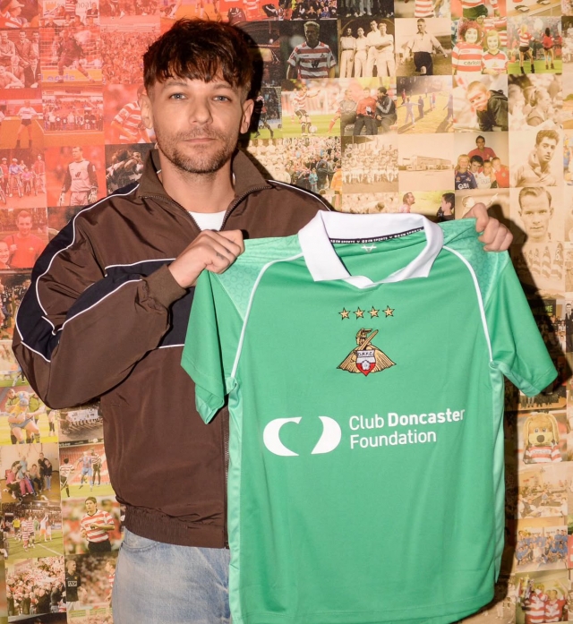 Louis Tomlinson donates designed shirts to Club Doncaster Sports College