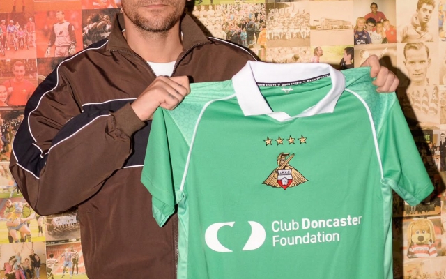 Louis Tomlinson donates designed shirts to Club Doncaster Sports College