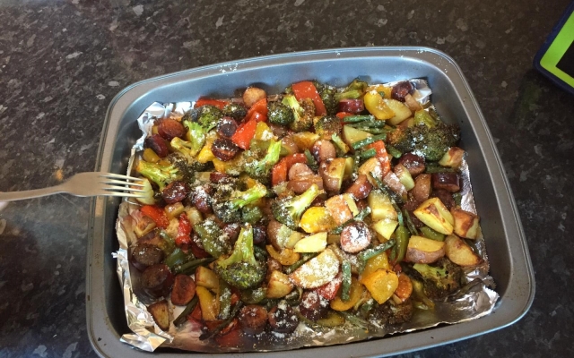 HOME GOALS | Recipe: one pan sausage and vegetable bake